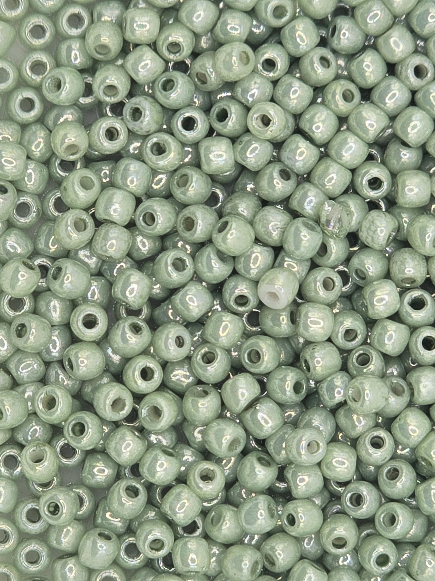 True 2 - 2mm Fire Polished Round Druks - Chalk Green Luster - 100 pcs