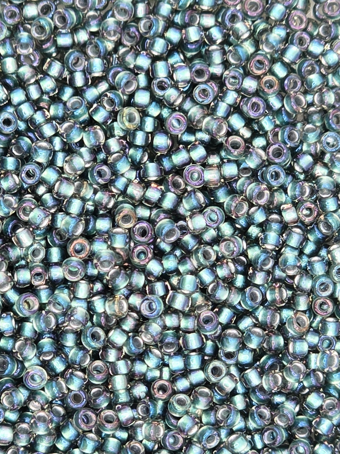 TOHO #15 Seeds - 270 - Inside Colour Crystal/Prairie Green Lined - 5 gms