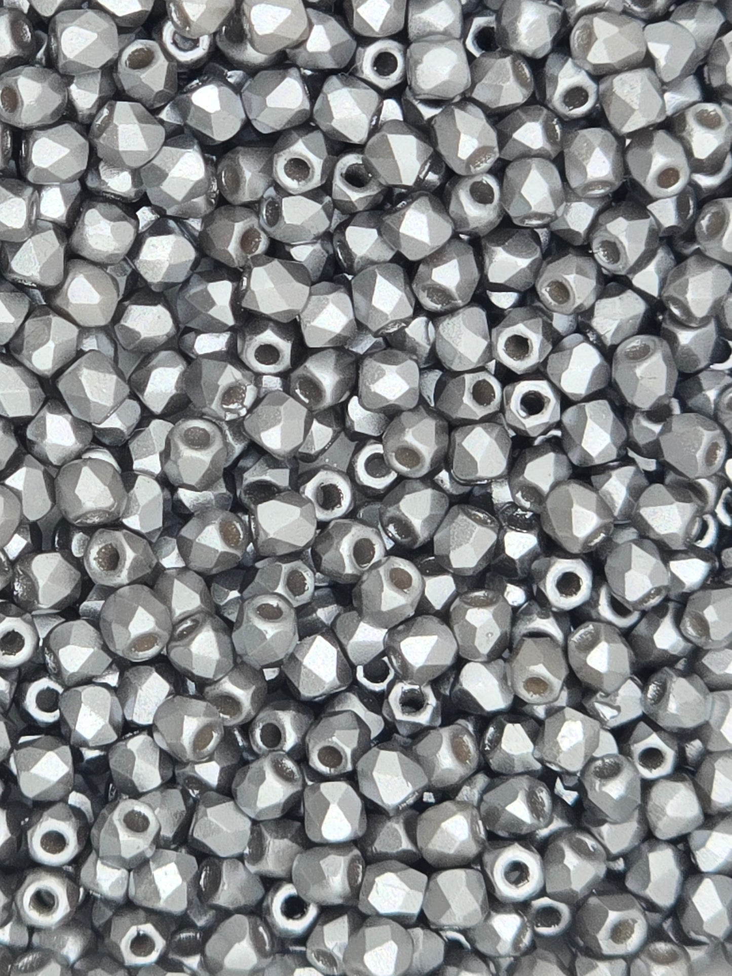 True 2 - 2mm Fire Polished Faceted Rounds - Pastel Light Grey - 100 pcs