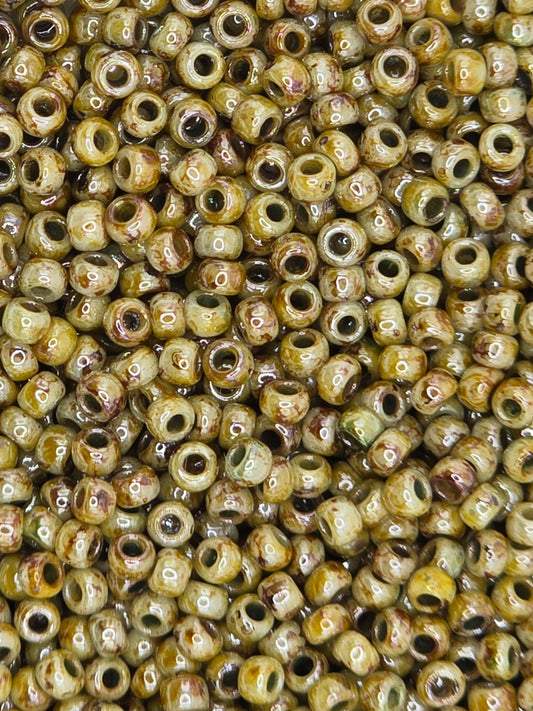 TOHO #11 Seeds -Y183 - HYBRID Opaque Ultra Luster Green - 10 gms